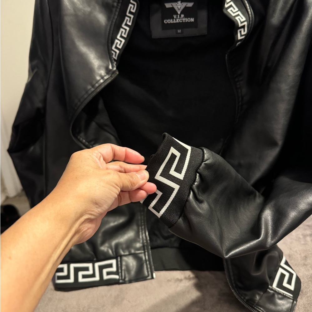 Black jacket - Picture 2 of 4